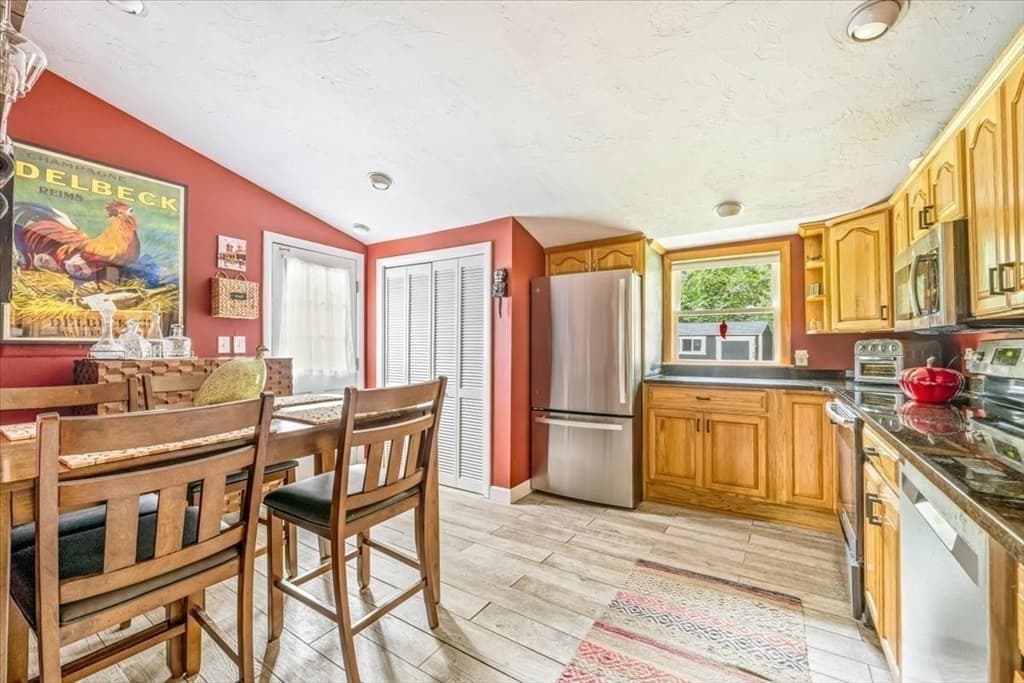 18 Carol Ave, Pembroke MA 02359 photo 8