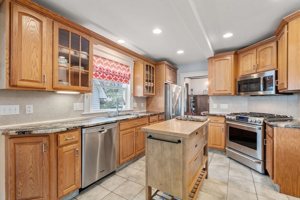 28 Maplewood Rd, Worcester MA 01602 photo 12