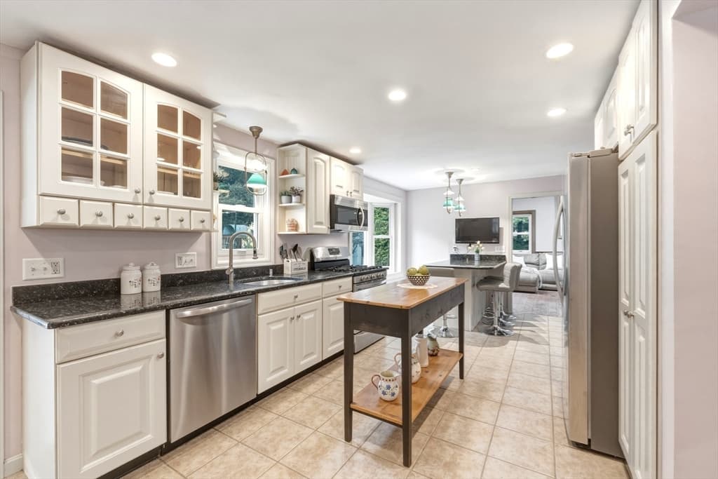 6 Rogers Ave, Marlborough MA 01752 photo 2