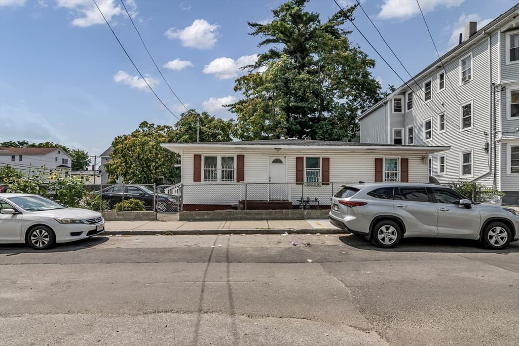 28 Exchange St, Lawrence MA 01841 photo 2