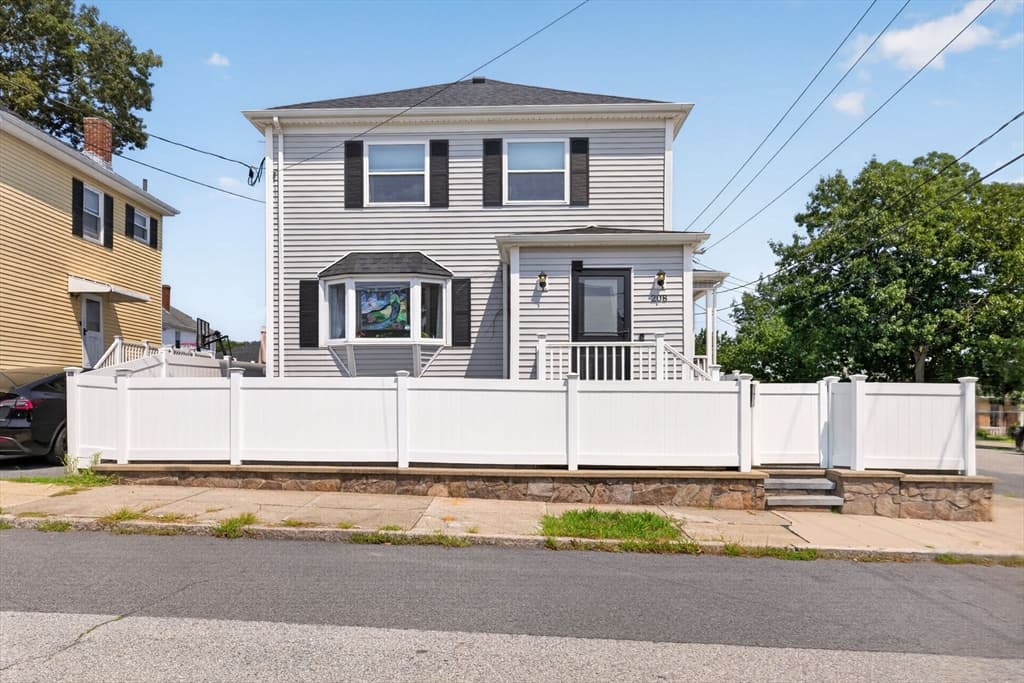 208 Hudson St, Fall River MA 02720