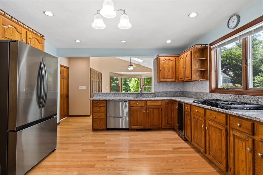 63 Oakdale Ave, Dedham MA 02026 photo 8