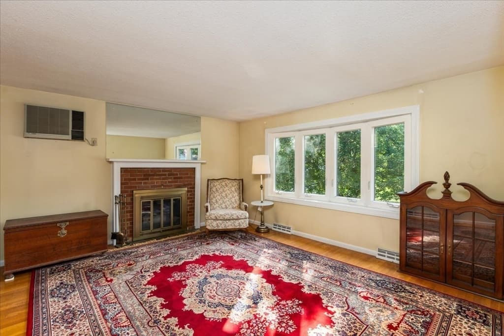 15 Blue Jay Avenue, Dracut MA 01826 photo 3