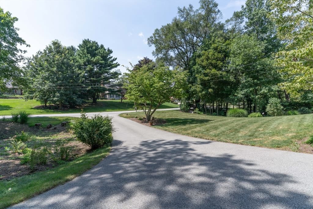 Single Family Residence at 32 Mcgregory Rd, Sturbridge MA 01566, Sturbridge, photo 6 of 42