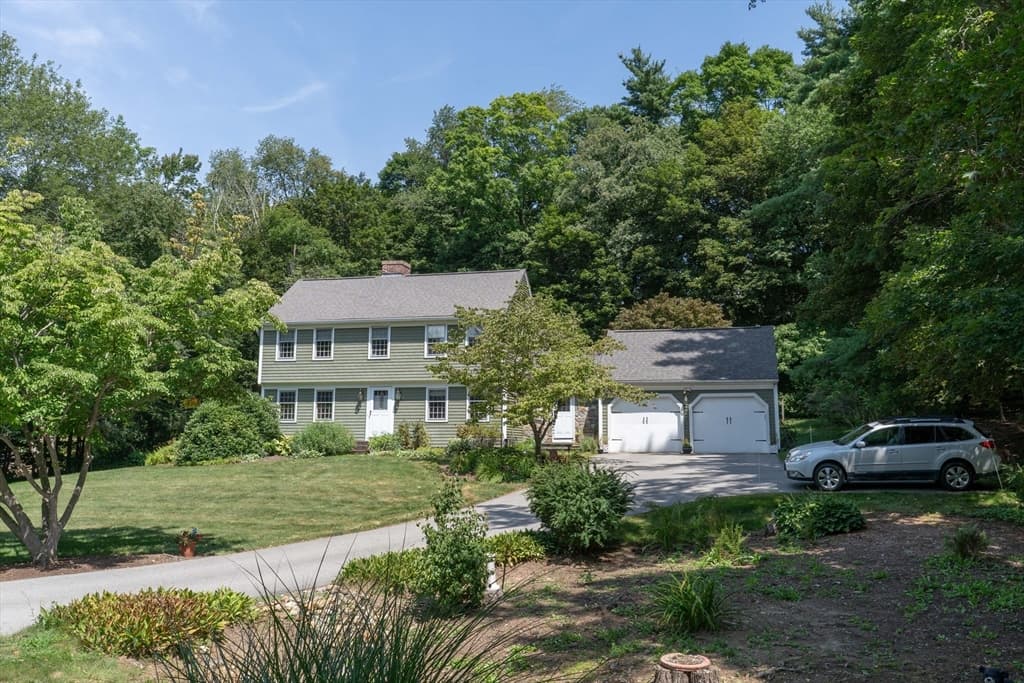 Single Family Residence at 32 Mcgregory Rd, Sturbridge MA 01566, Sturbridge, photo 3 of 42