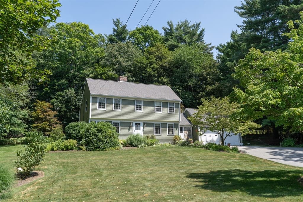 32 Mcgregory Rd, Sturbridge MA 01566