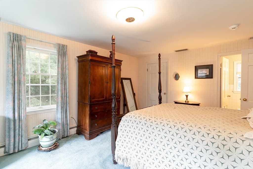 Single Family Residence at 32 Mcgregory Rd, Sturbridge MA 01566, Sturbridge, photo 24 of 42