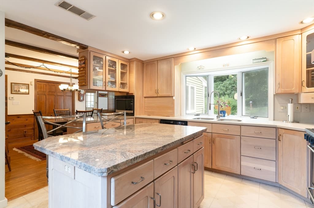 Single Family Residence at 32 Mcgregory Rd, Sturbridge MA 01566, Sturbridge, photo 10 of 42