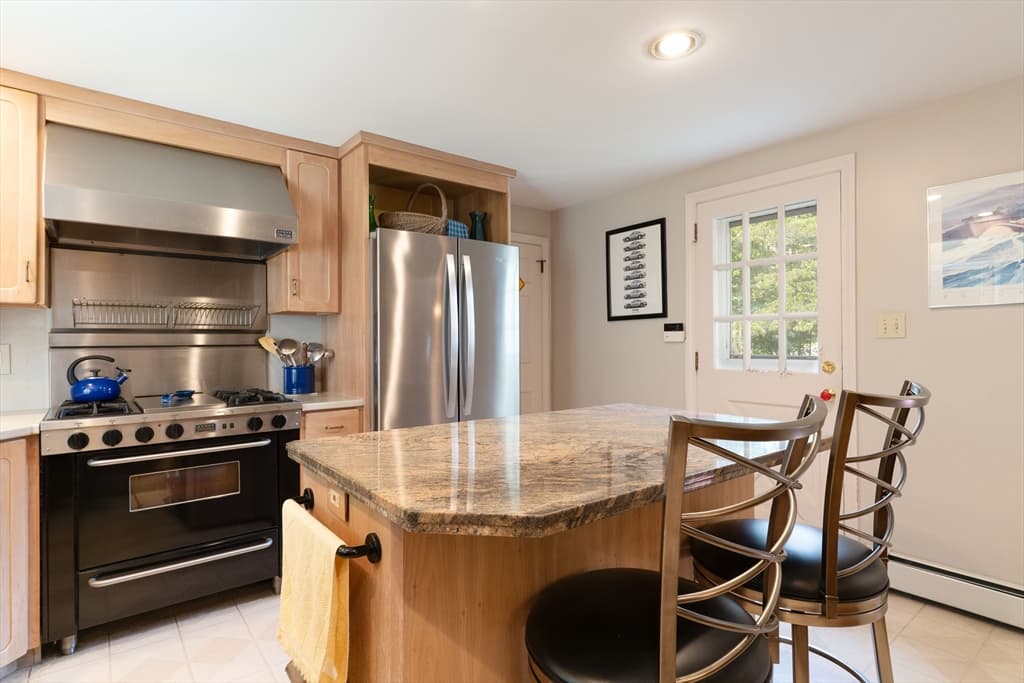 Single Family Residence at 32 Mcgregory Rd, Sturbridge MA 01566, Sturbridge, photo 11 of 42