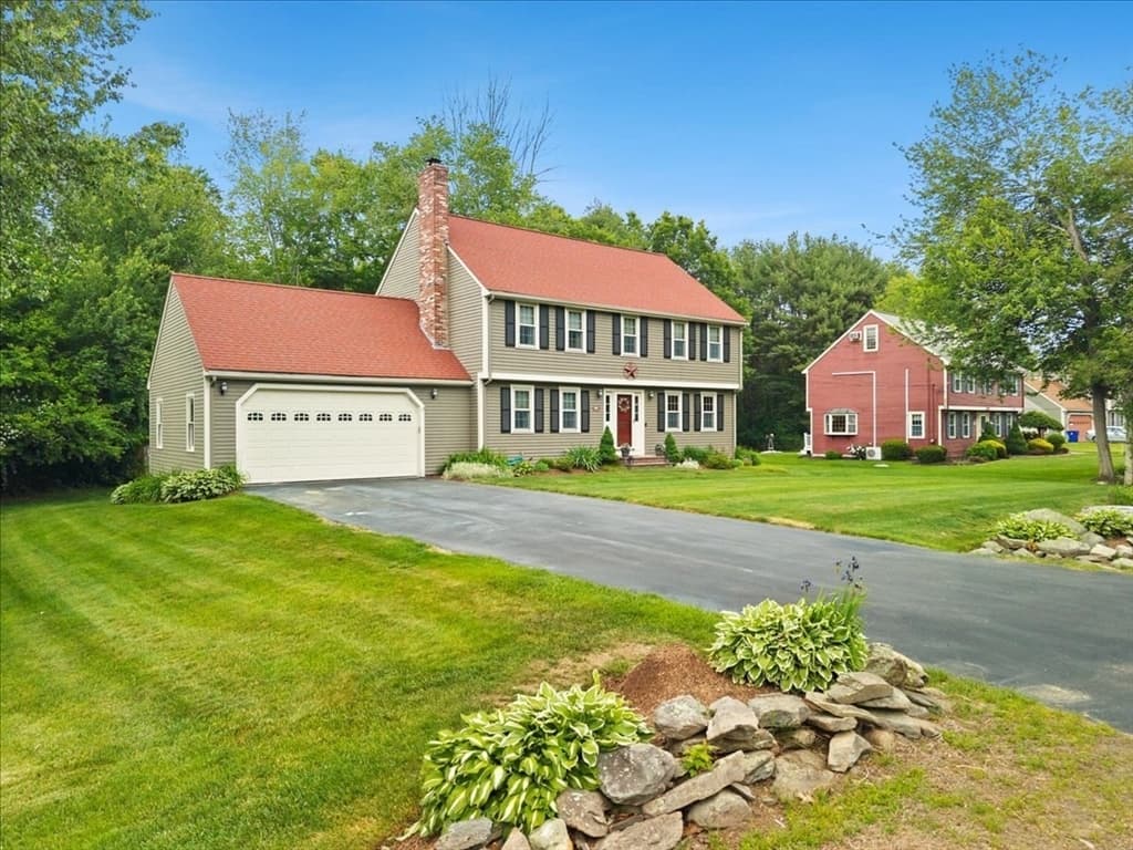 461 Hodges St, Taunton MA 02780 photo 2