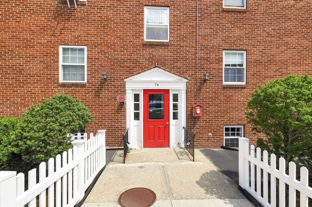 74 Springvale Ave # 1, Chelsea MA 02150