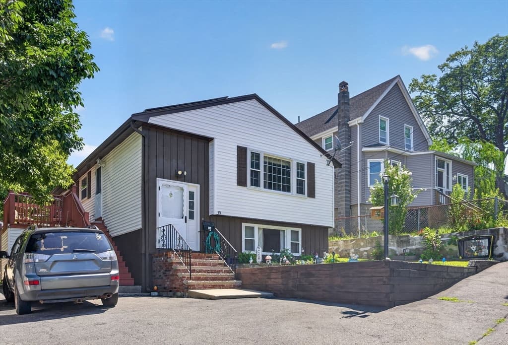 39 Mountain Ave, Saugus MA 01906 photo 2