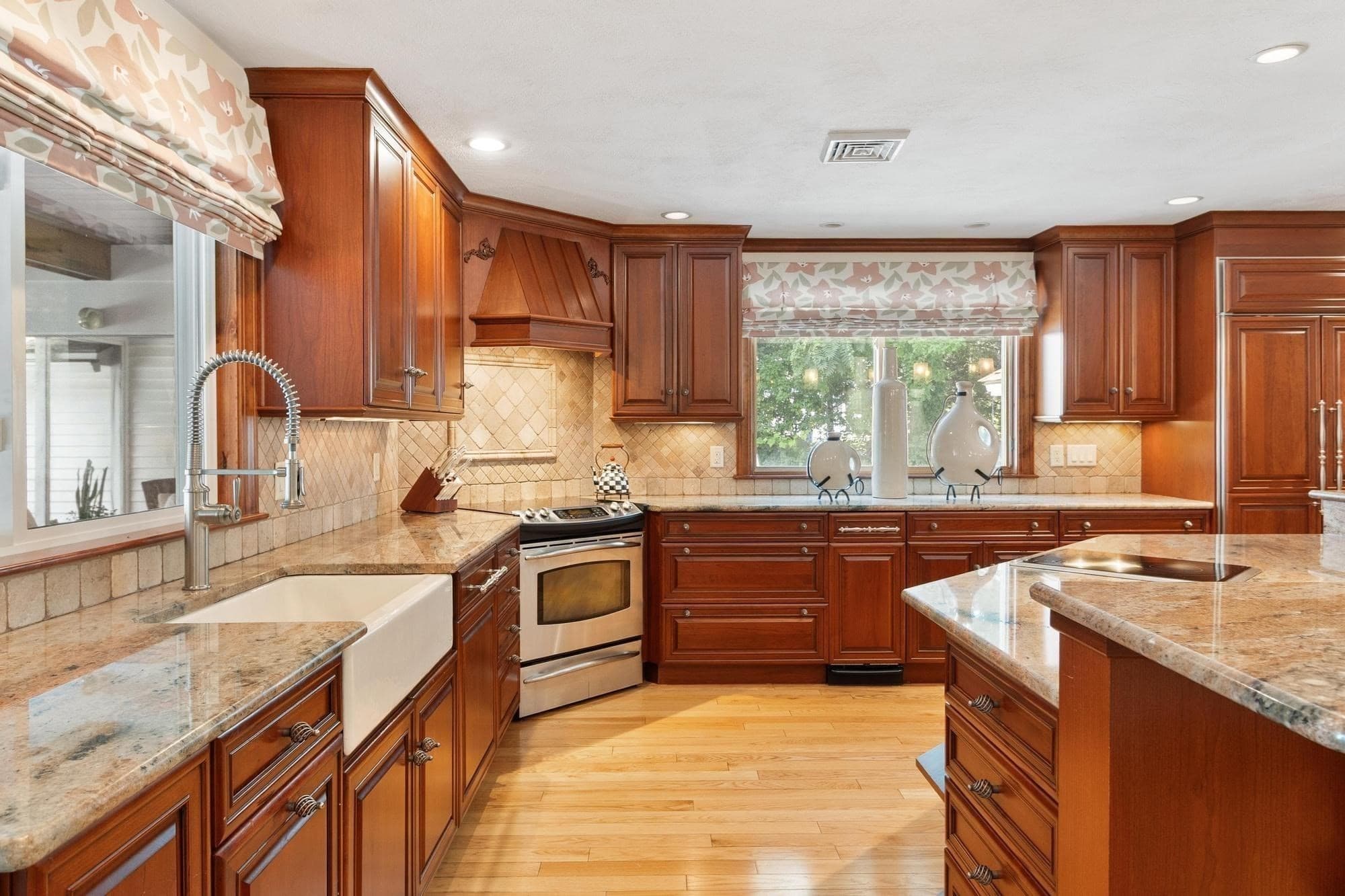 Single Family Residence at 905 West St, Leominster MA 01453, photo 6 of 40