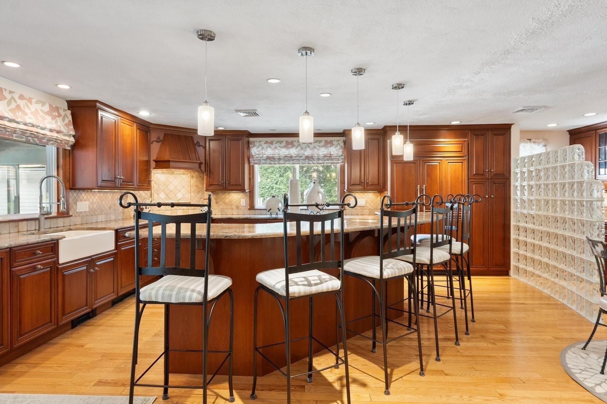 Single Family Residence at 905 West St, Leominster MA 01453, photo 5 of 40