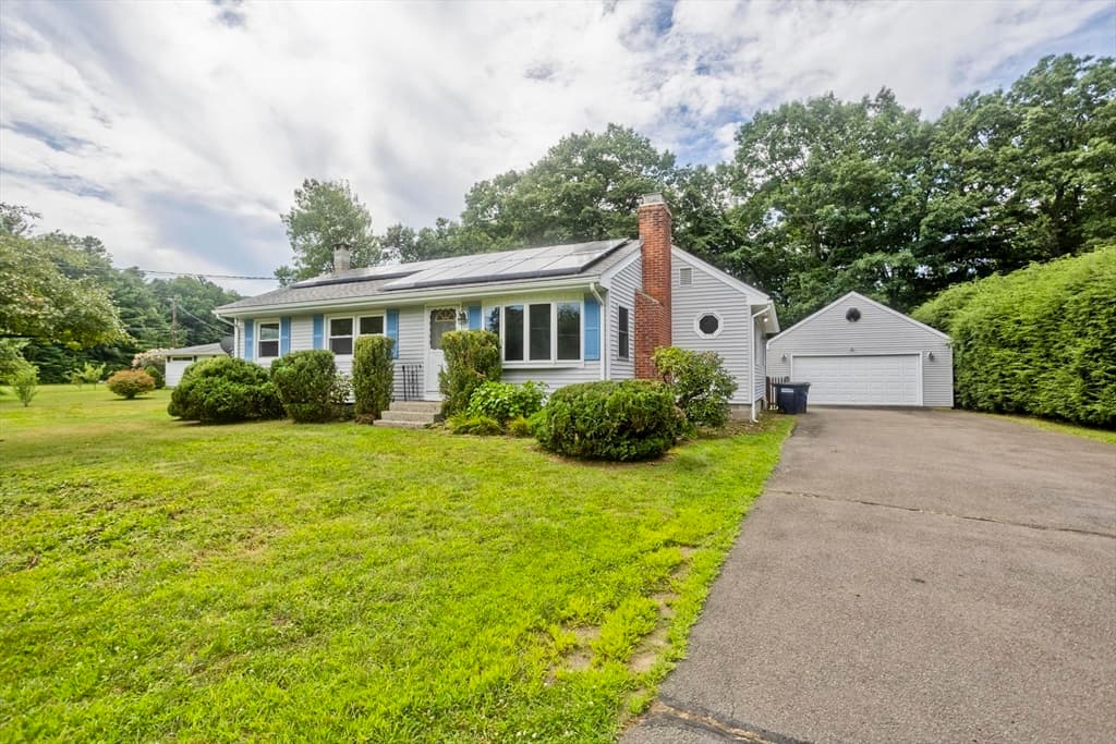 293 N Loomis St, Southwick MA 01077 photo 2