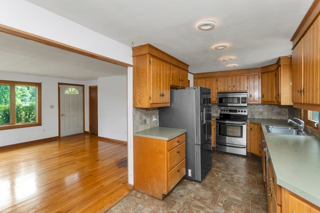293 N Loomis St, Southwick MA 01077 photo 12