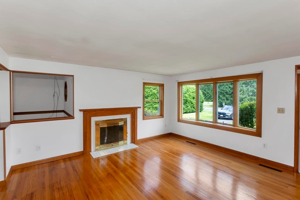 293 N Loomis St, Southwick MA 01077 photo 7