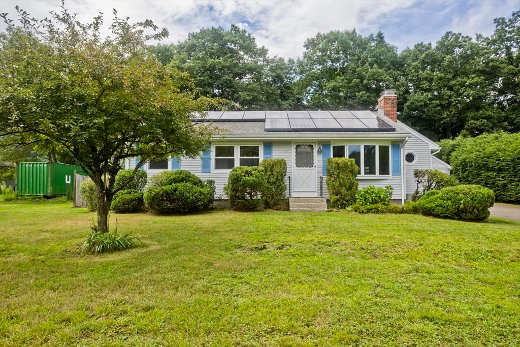 293 N Loomis St, Southwick MA 01077