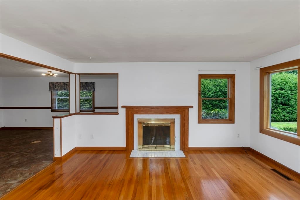 293 N Loomis St, Southwick MA 01077 photo 5