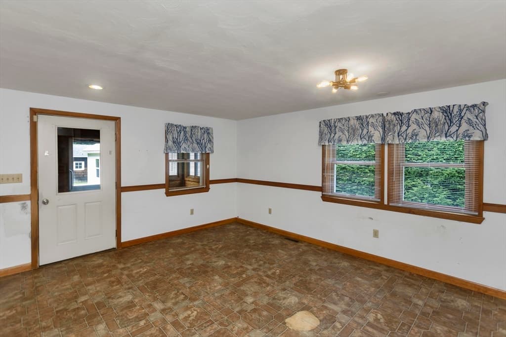 293 N Loomis St, Southwick MA 01077 photo 14
