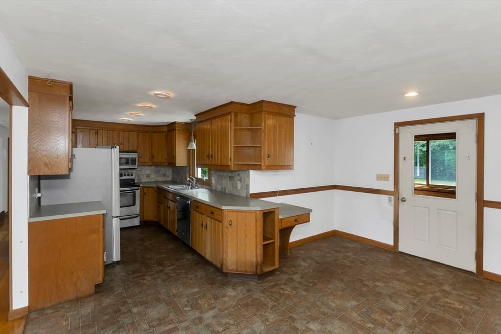 293 N Loomis St, Southwick MA 01077 photo 15
