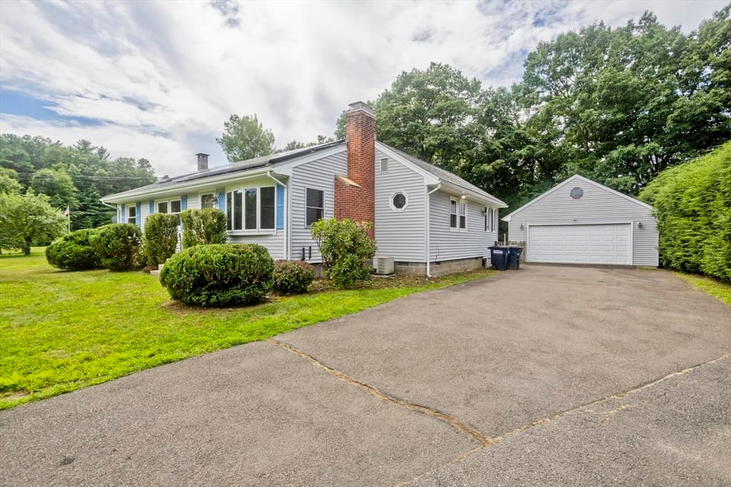 293 N Loomis St, Southwick MA 01077 photo 4
