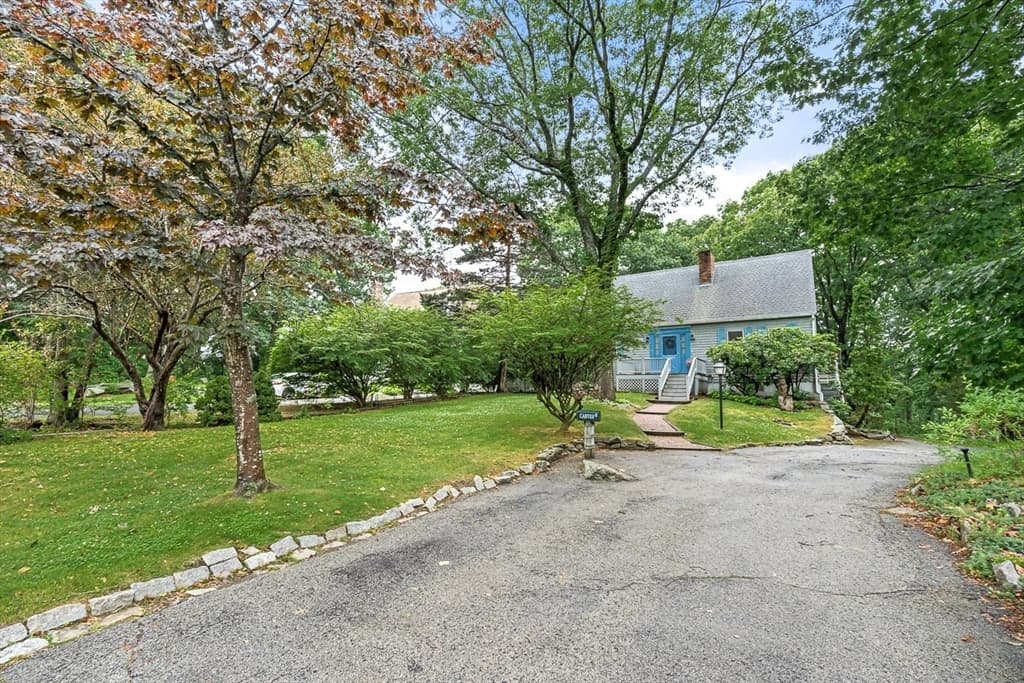 6 Woodbury Lane, Rockport MA 01966