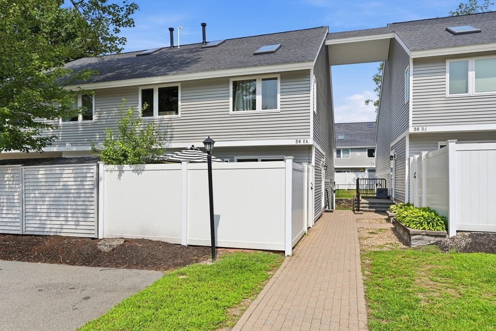 36 Meadow Pond Drive # K, Leominster MA 01453
