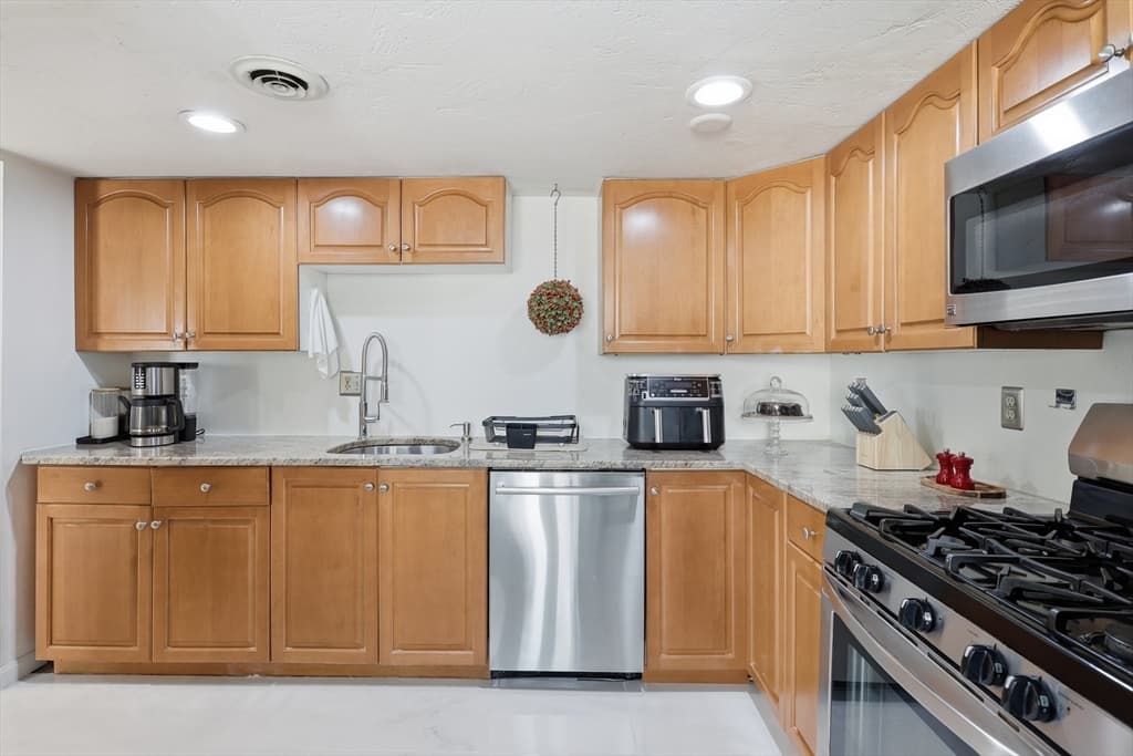 36 Meadow Pond Drive # K, Leominster MA 01453 photo 10