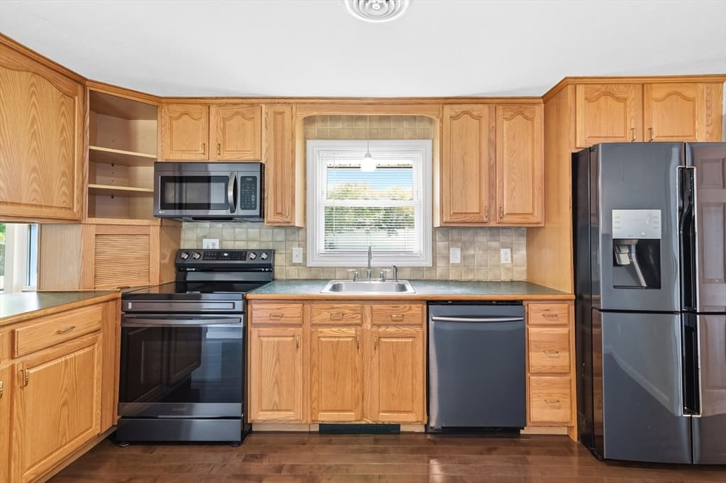 35 Dandy Rd, Brockton MA 02302 photo 10