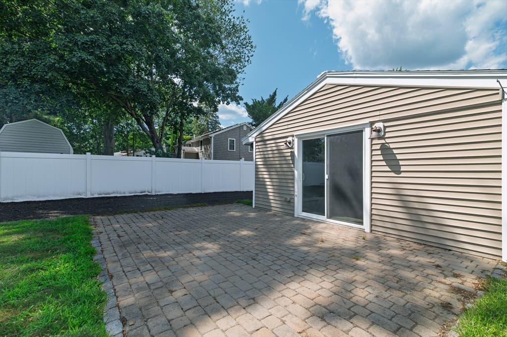 35 Dandy Rd, Brockton MA 02302 photo 8