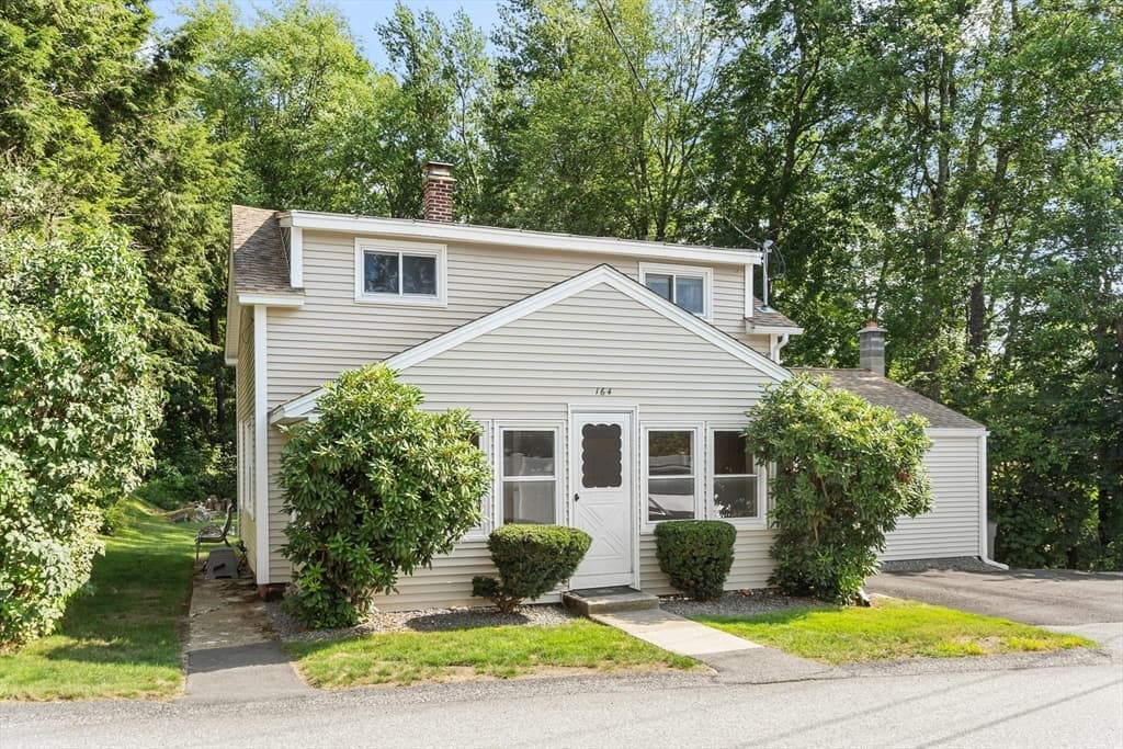 164 Coleman St, Gardner MA 01440 photo 2