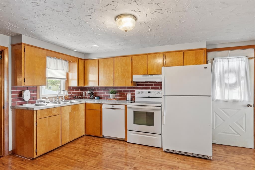 164 Coleman St, Gardner MA 01440 photo 8