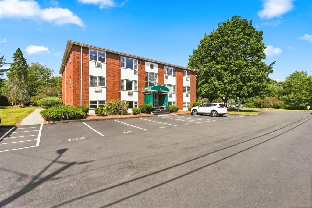 Condominium at 1 Colonial Dr # 8, Andover MA 01810, Andover, photo 23 of 32