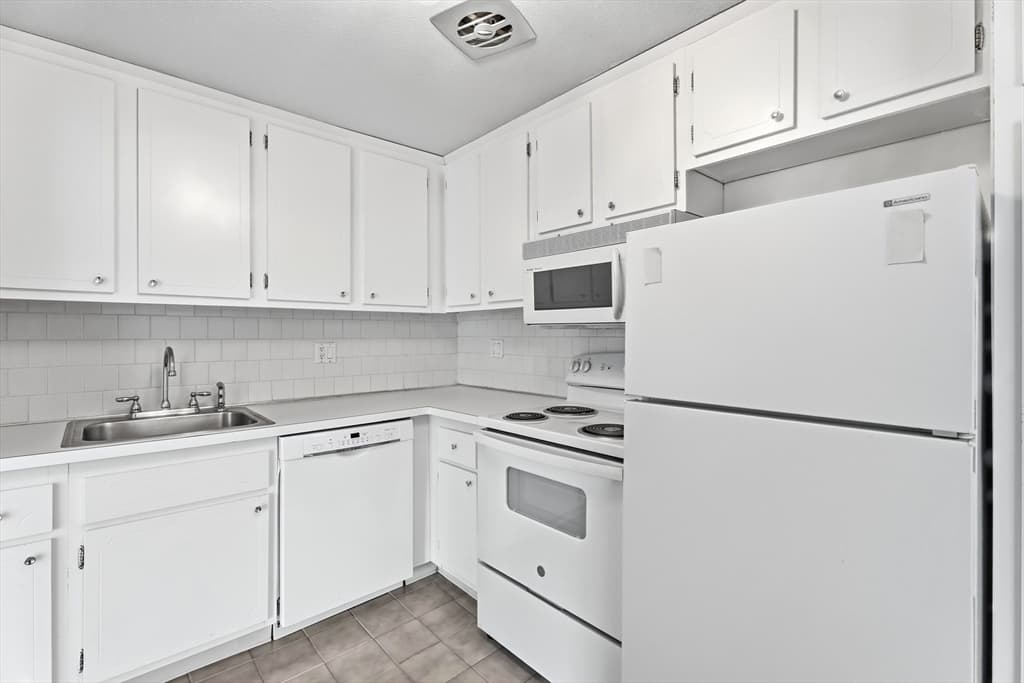 Condominium at 1 Colonial Dr # 8, Andover MA 01810, Andover, photo 6 of 32