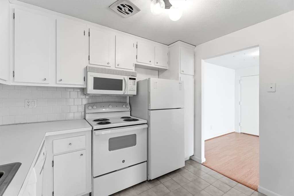 Condominium at 1 Colonial Dr # 8, Andover MA 01810, Andover, photo 7 of 32