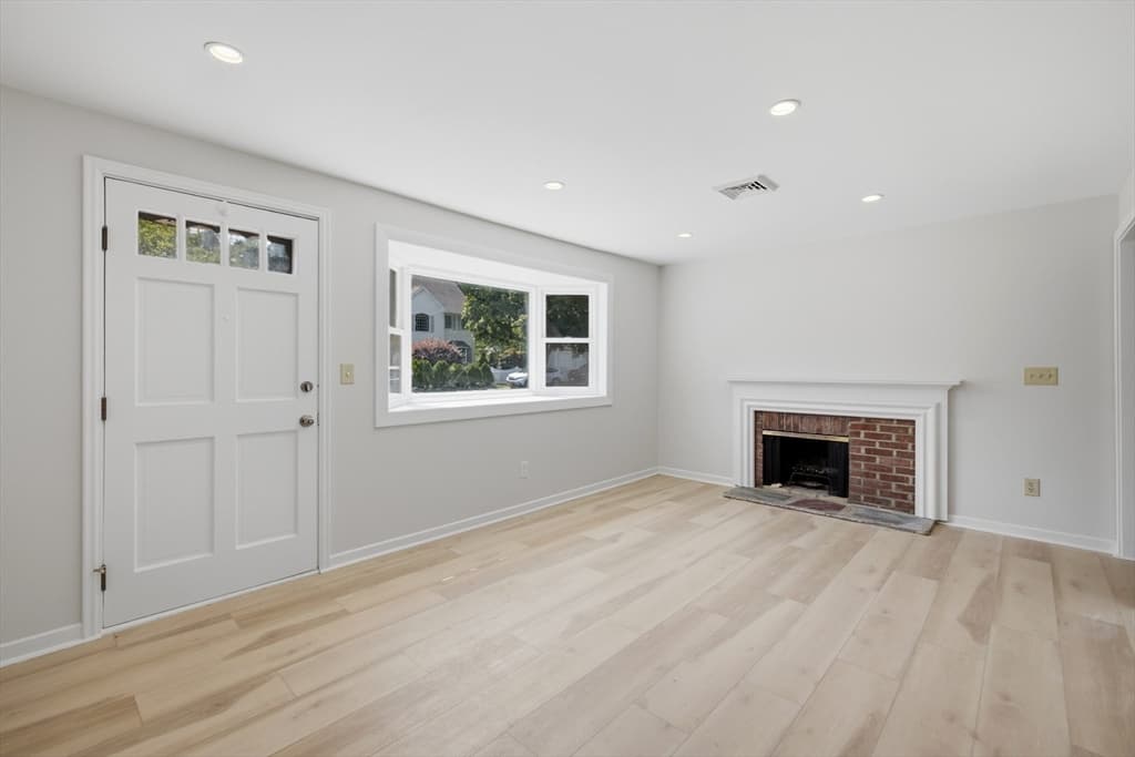 154 Maple Street, Lexington MA 02420 photo 3
