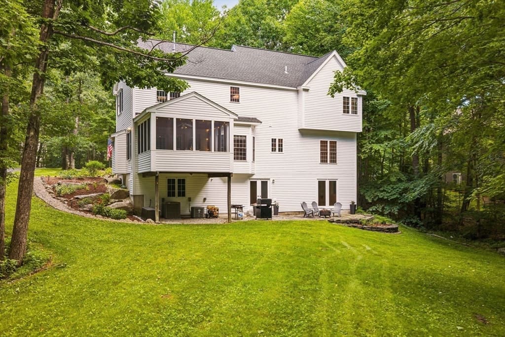14 Whittier Drive, Bedford NH 03304 photo 6