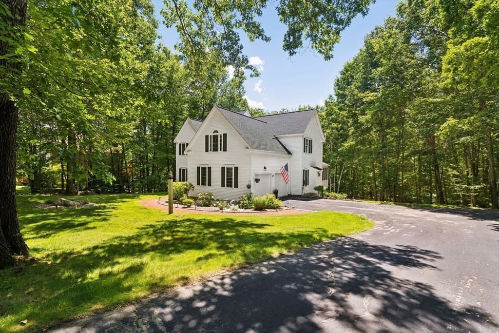 14 Whittier Drive, Bedford NH 03304 photo 3