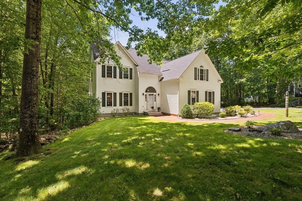 14 Whittier Drive, Bedford NH 03304 photo 4