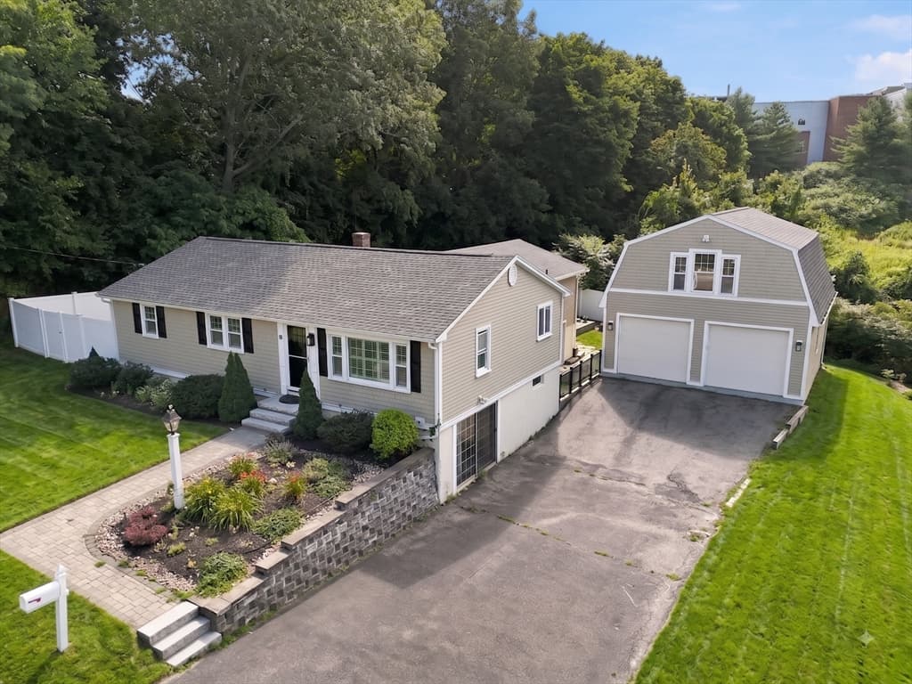 10 Hunter Dr, Newburyport MA 01950