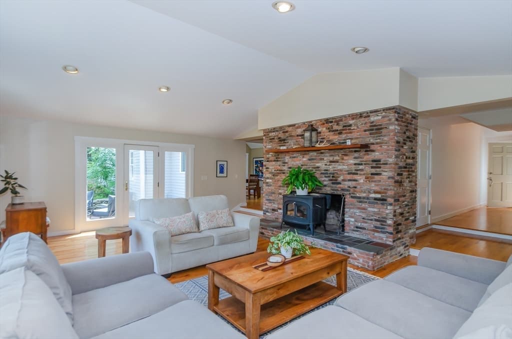 Single Family Residence at 19 Register Rd, Marion MA 02738, Marion, photo 6 of 35