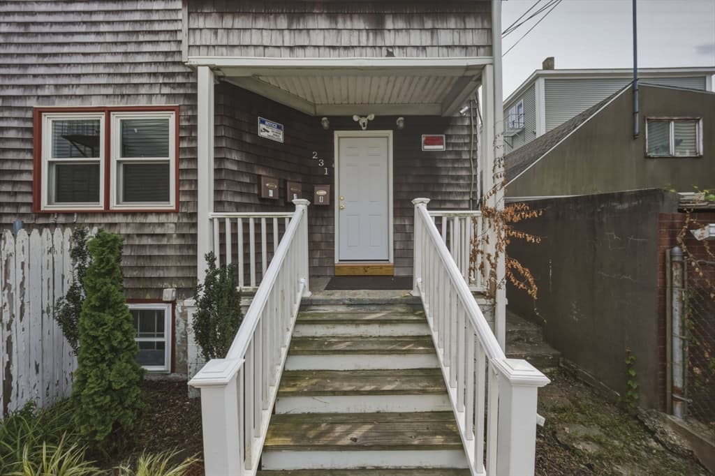 231 County St, Fall River MA 02723 photo 2