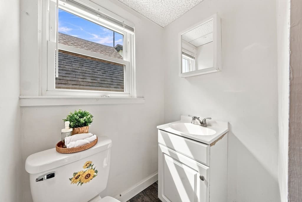 231 County St, Fall River MA 02723 photo 12