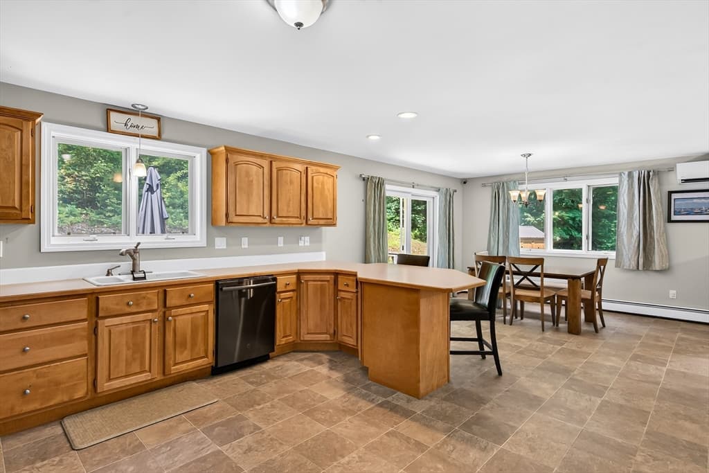 Single Family Residence at 170 Queen Lake Rd, Phillipston MA 01331, Phillipston, photo 2 of 42