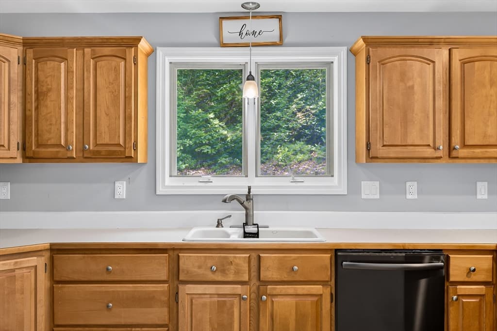 Single Family Residence at 170 Queen Lake Rd, Phillipston MA 01331, Phillipston, photo 3 of 42