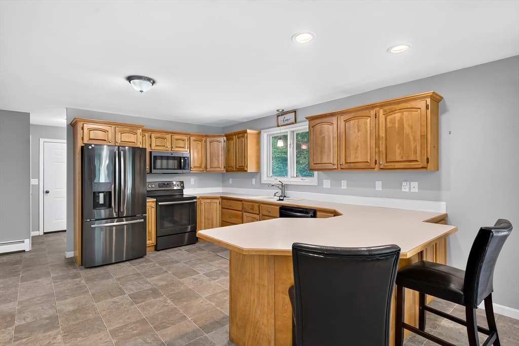 Single Family Residence at 170 Queen Lake Rd, Phillipston MA 01331, Phillipston, photo 5 of 42