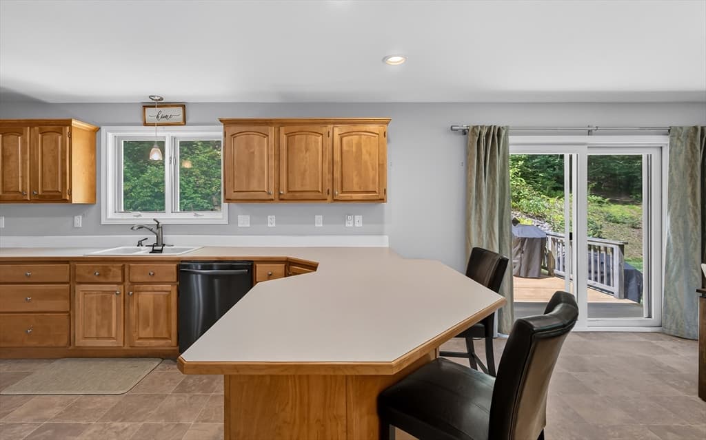 Single Family Residence at 170 Queen Lake Rd, Phillipston MA 01331, Phillipston, photo 4 of 42
