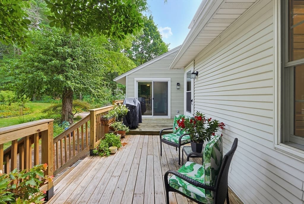 157 Taunton St, Wrentham MA 02093 photo 6