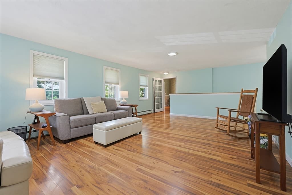 157 Taunton St, Wrentham MA 02093 photo 7